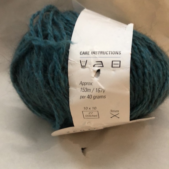 🎶 3 for $20! Merino/fur blend fingering weight yarn - one ball only - Picture 2 of 3